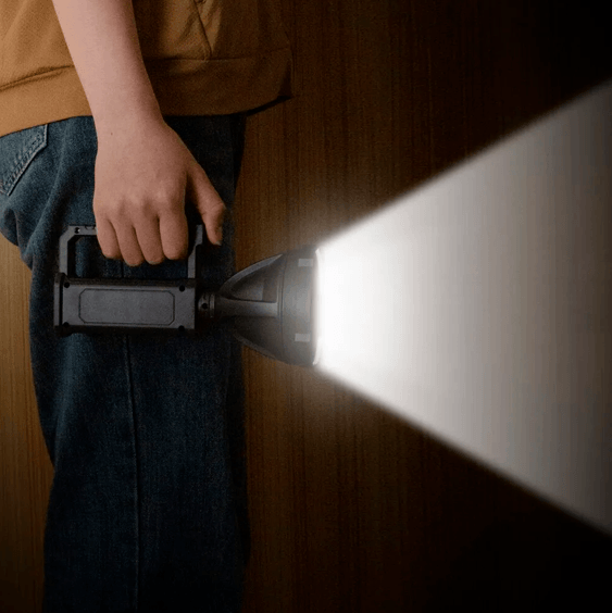 Lanterna tática recarregável PowerBeam – super potente & à prova d’água - LojaFerru