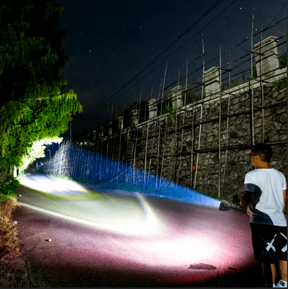 Lanterna tática recarregável PowerBeam – super potente & à prova d’água - LojaFerru