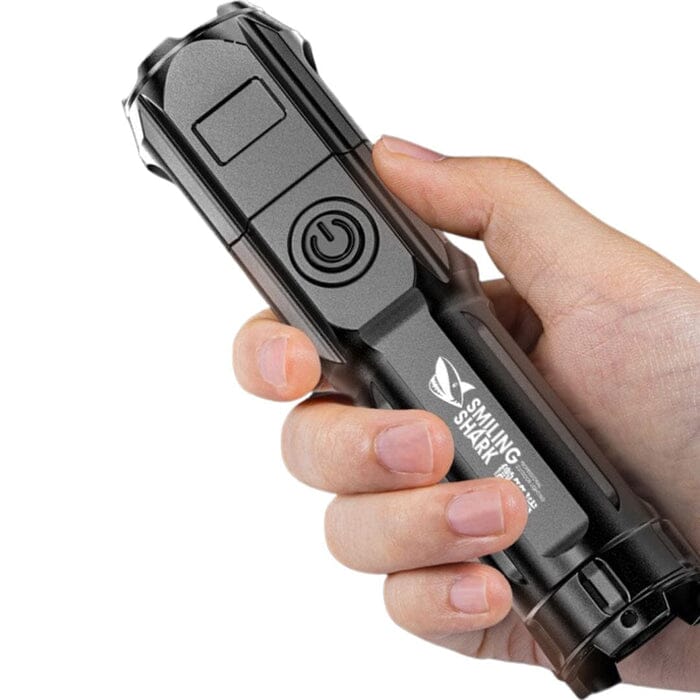 Lanterna Tática Shark – 2 Unidades, Alcance de 500 m e Zoom Ajustável - LojaFerru